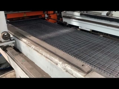 Stalowa krata spawana ocynkowana o grubości 3 mm Wysoka wytrzymałość Dobra nośność